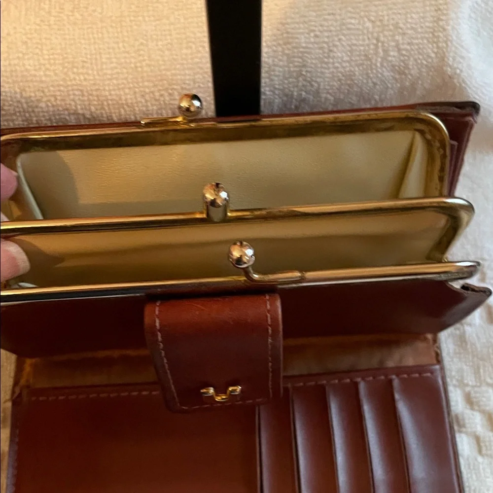 Vintage Baronrt Accent Brown Leather Women’s Wallet